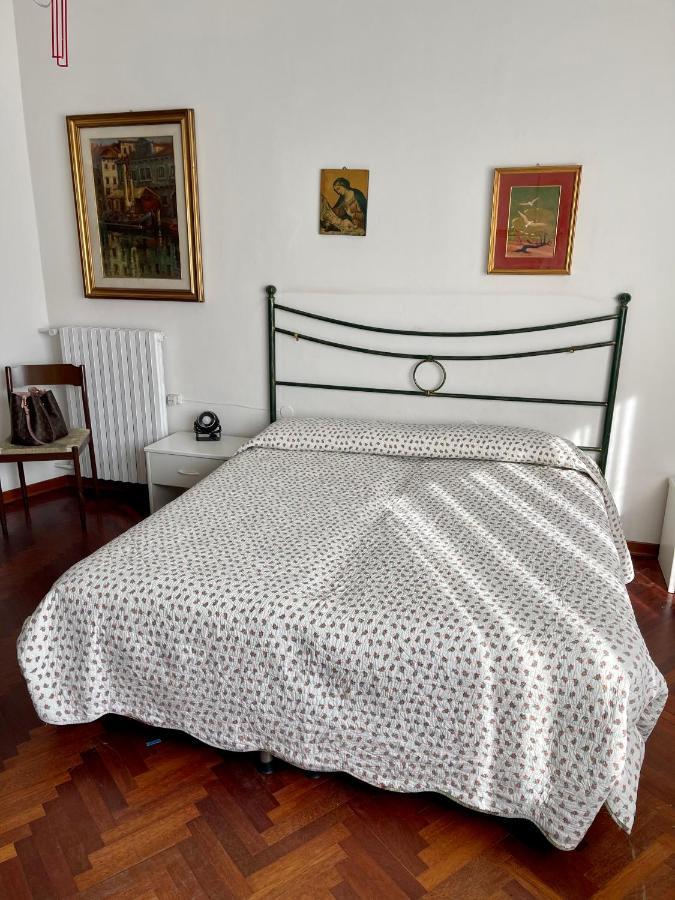 Piazza Italia Charming Sea Apartments Кьоджа Экстерьер фото