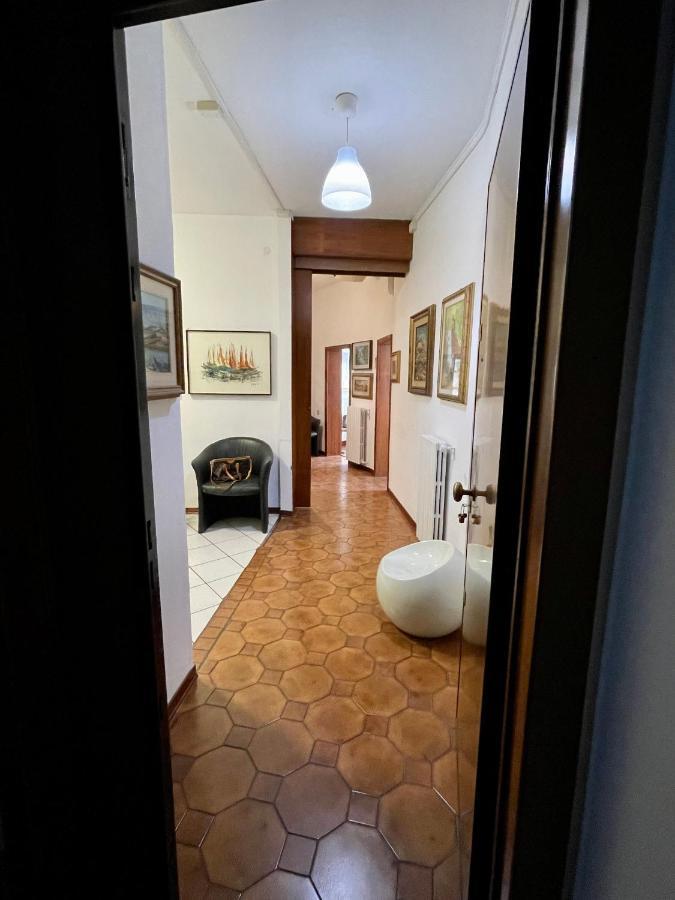 Piazza Italia Charming Sea Apartments Кьоджа Экстерьер фото